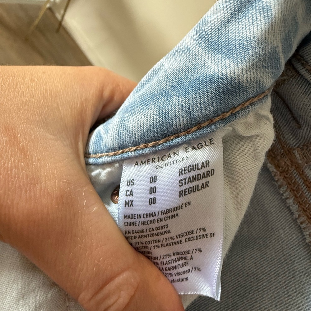 American Eagle Outfitters Light Washed Flare Wide Leg Jeans - Picture 5 of 5